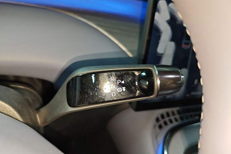 Used XPeng G7 2025 Model—702 Ultra Long Range Gear Lever