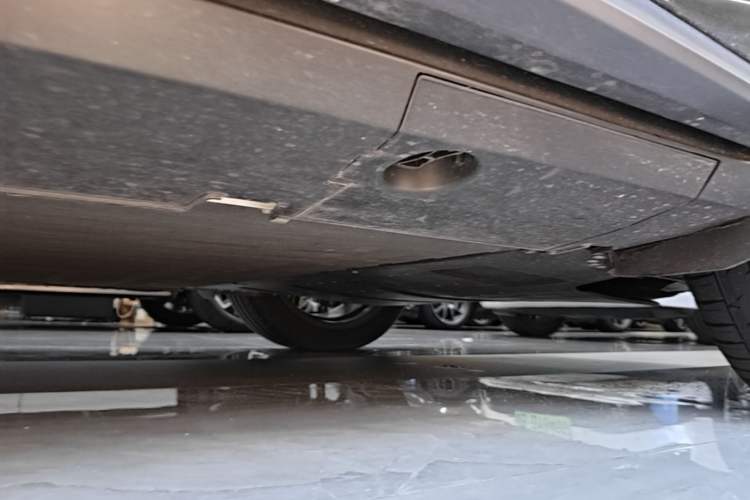 Used XPeng G7 2025 Model—702 Ultra Long Range Left Side Sill