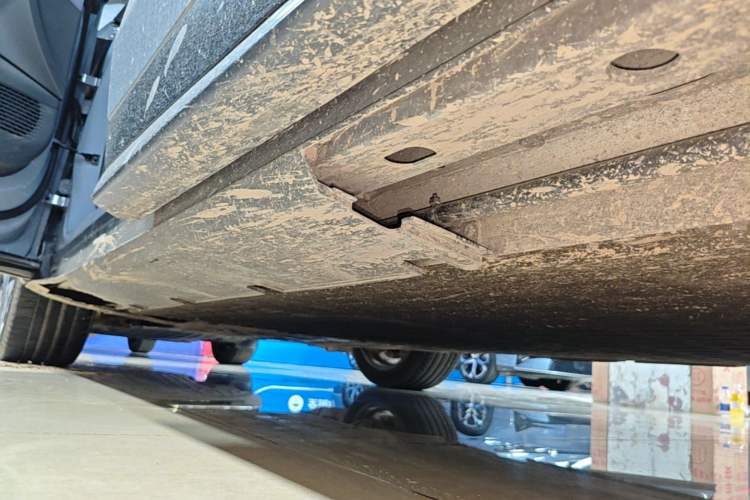 Used XPeng G7 2025 Model—702 Ultra Long Range Left Side Sill