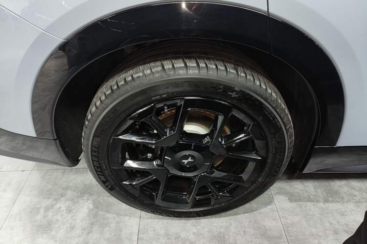 Used XPeng G7 2025 Model—702 Ultra Long Range Right Rear Wheel Hub