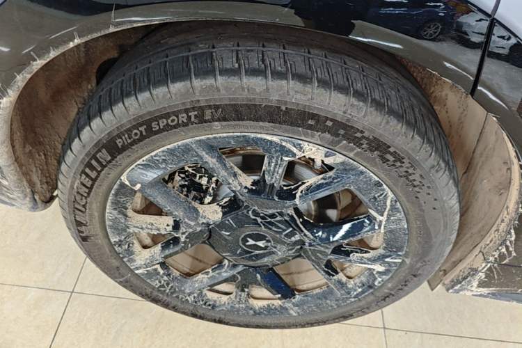 Used XPeng G7 2025 Model—702 Ultra Long Range Right Rear Wheel Hub