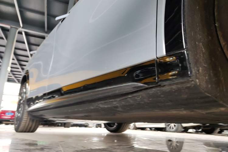 Used XPeng G7 2025 Model—702 Ultra Long Range Right Side Sill