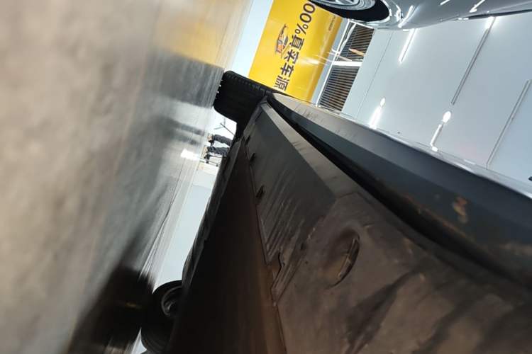 Used XPeng G7 2025 Model—702 Ultra Long Range Right Side Sill