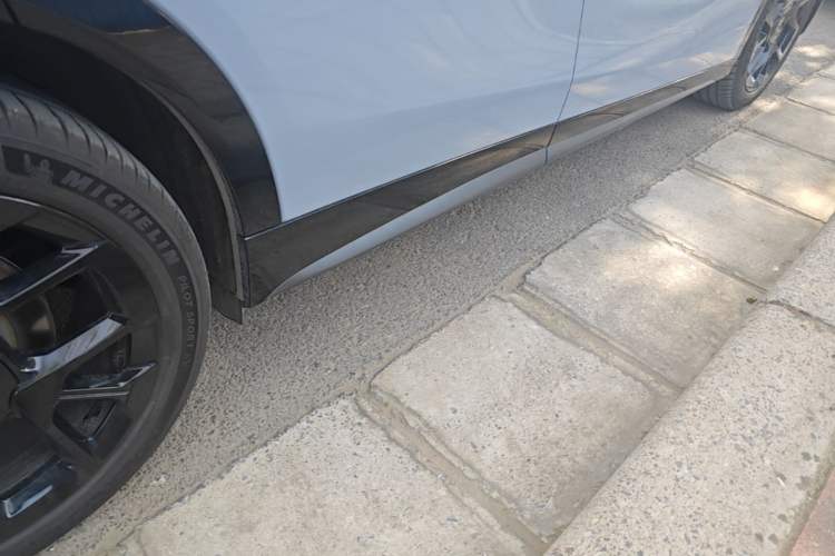 Used XPeng G7 2025 Model—702 Ultra Long Range Right Side Sill
