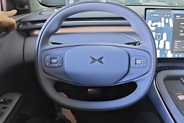 Used XPeng G7 2025 Model—702 Ultra Long Range Steering Wheel