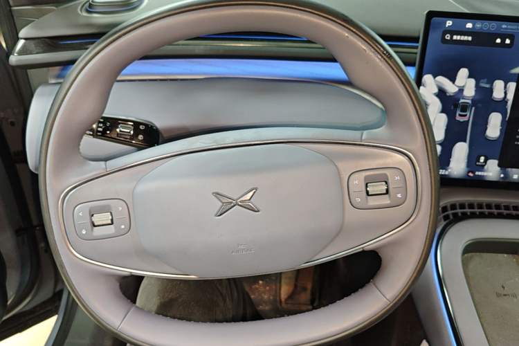 Used XPeng G7 2025 Model—702 Ultra Long Range Steering Wheel