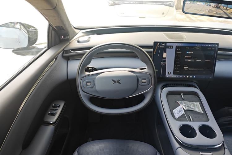 Used XPeng G7 2025 Model—702 Ultra Long Range Steering Wheel