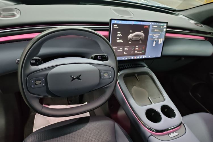 Used XPeng G7 2025 Model—702 Ultra Long Range Center Console