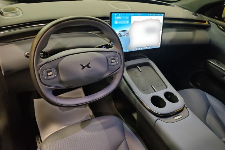 Used XPeng G7 2025 Model—702 Ultra Long Range Center Console