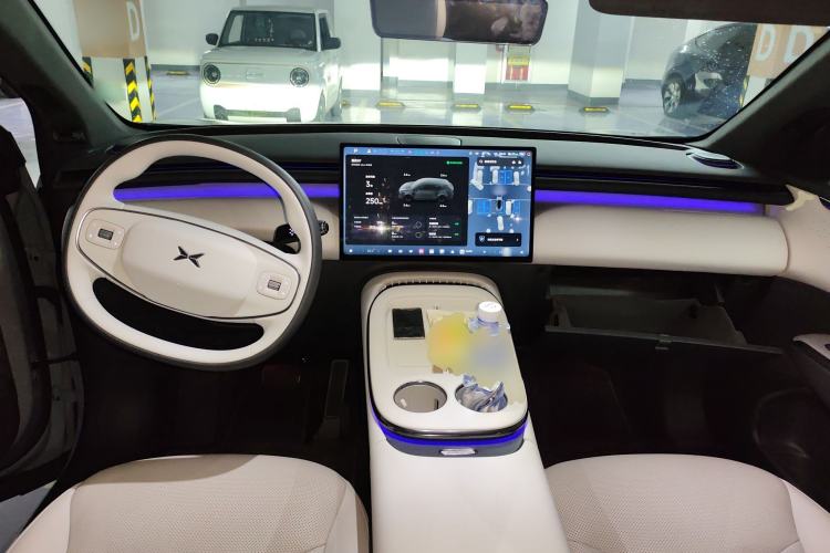 Used XPeng G7 2025 Model—702 Ultra Long Range Center Console