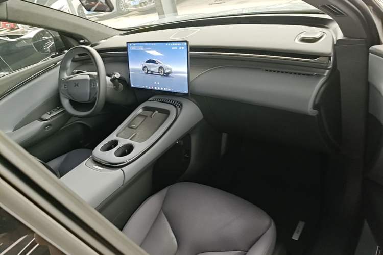 Used XPeng G7 2025 Model—702 Ultra Long Range Center Console