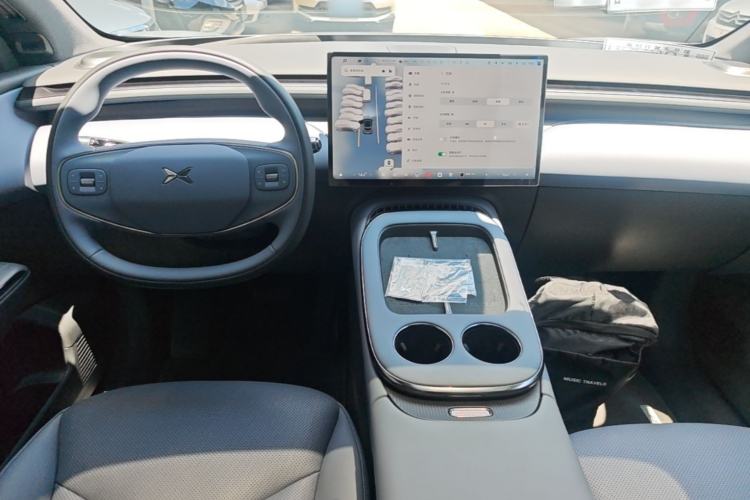 Used XPeng G7 2025 Model—602 Long Range Max Center Console
