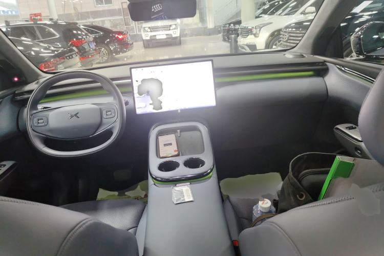Used XPeng G7 2025 Model—702 Ultra Long Range Center Console