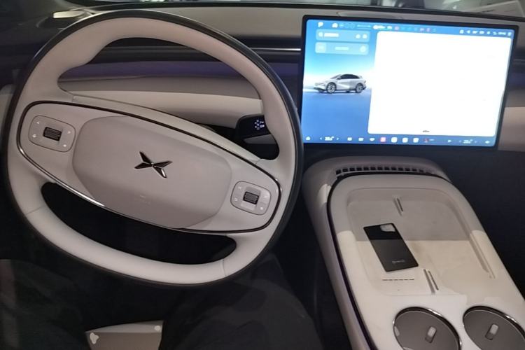 Used XPeng G7 2025 Model—702 Ultra Long Range Center Console