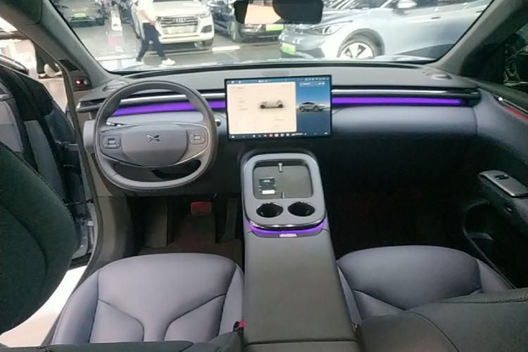 Used XPeng G7 2025 Model—702 Ultra Long Range Center Console