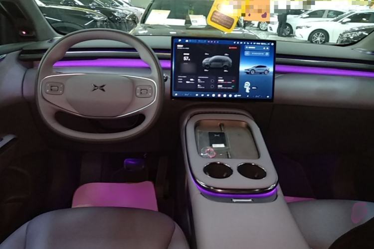 Used XPeng G7 2025 Model—702 Ultra Long Range Center Console