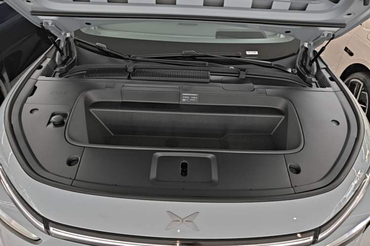 Used XPeng G7 2025 Model—702 Ultra Long Range Engine Bay