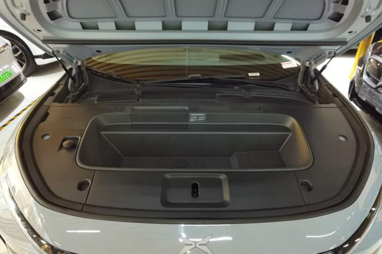 Used XPeng G7 2025 Model—702 Ultra Long Range Engine Bay