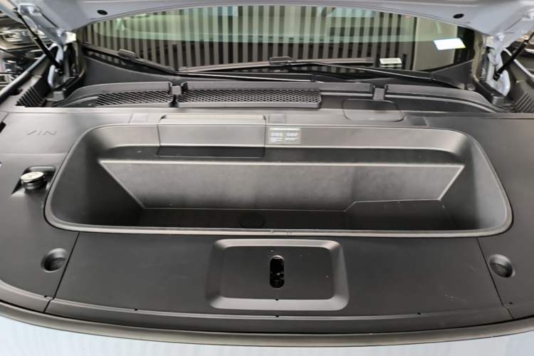 Used XPeng G7 2025 Model—702 Ultra Long Range Engine Bay