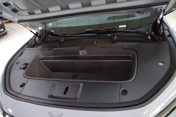Used XPeng G7 2025 Model—702 Ultra Long Range Engine Bay