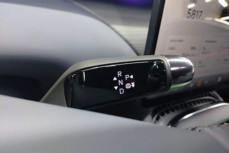 Used XPeng G7 2025 Model—702 Ultra Long Range Gear Lever