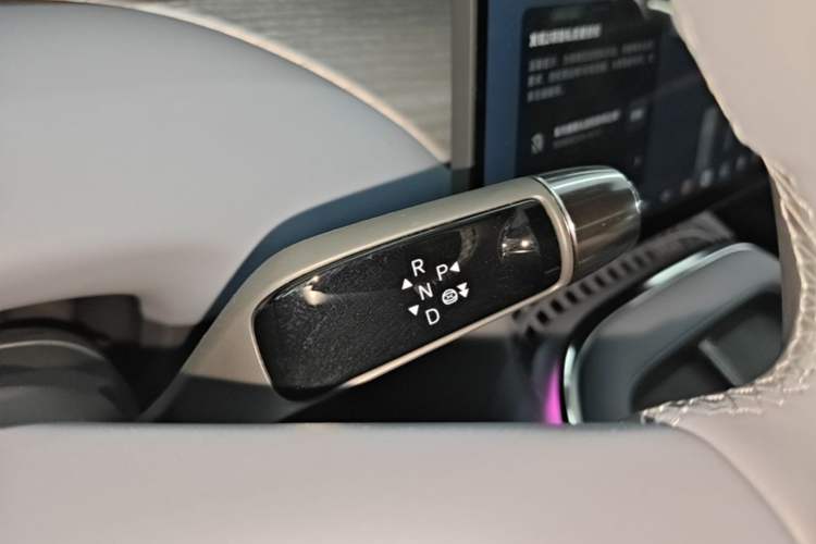 Used XPeng G7 2025 Model—702 Ultra Long Range Gear Lever