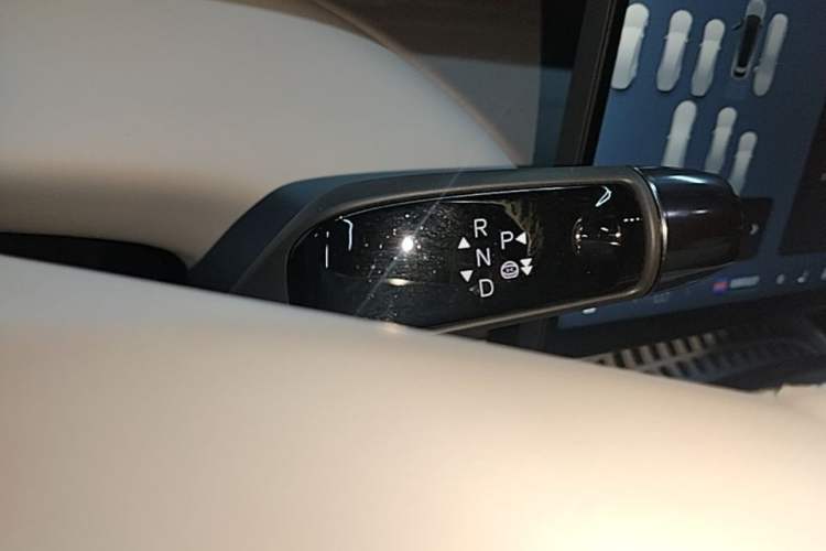 Used XPeng G7 2025 Model—602 Long Range Max Gear Lever