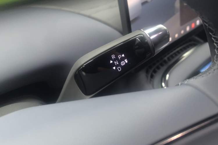 Used XPeng G7 2025 Model—702 Ultra Long Range Gear Lever