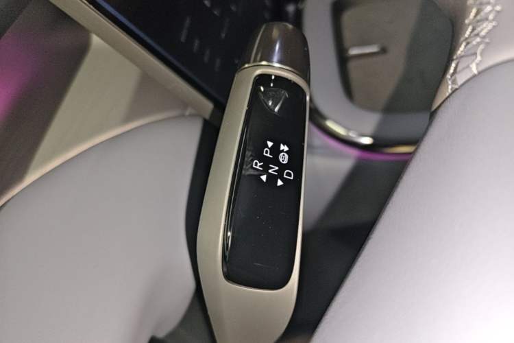 Used XPeng G7 2025 Model—702 Ultra Long Range Gear Lever