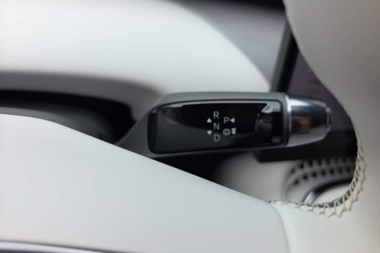 Used XPeng G7 2025 Model—602 Long Range Max Gear Lever