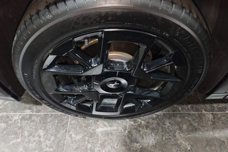 Used XPeng G7 2025 Model—702 Ultra Long Range Left Front Wheel Hub