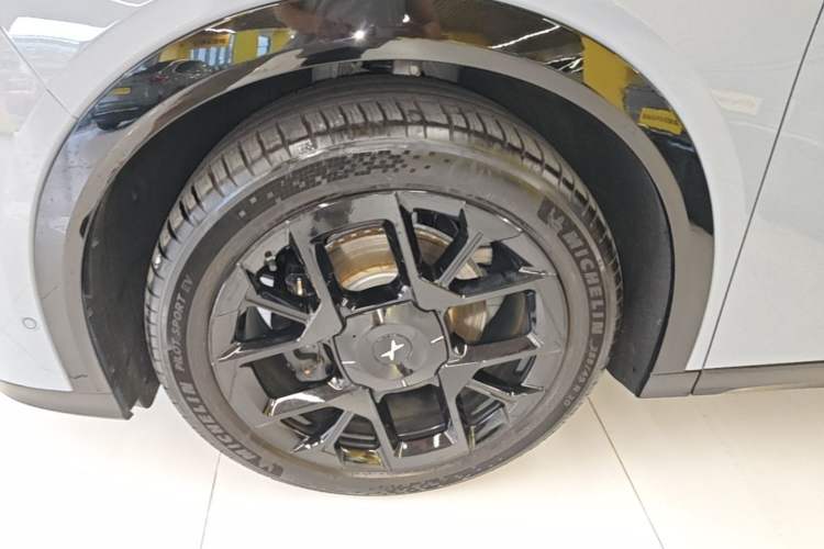 Used XPeng G7 2025 Model—702 Ultra Long Range Left Front Wheel Hub