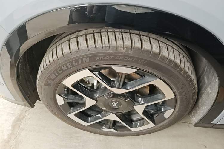 Used XPeng G7 2025 Model—702 Ultra Long Range Left Front Wheel Hub