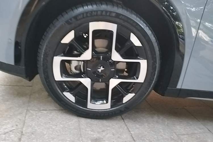 Used XPeng G7 2025 Model—702 Ultra Long Range Left Front Wheel Hub