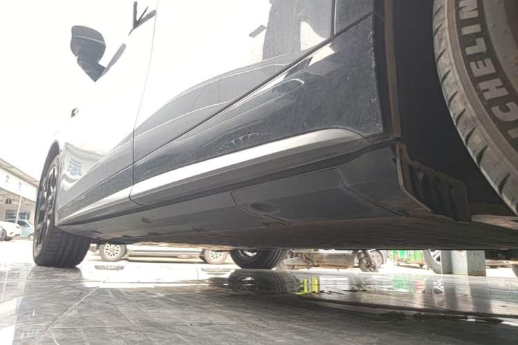 Used XPeng G7 2025 Model—702 Ultra Long Range Left Side Sill