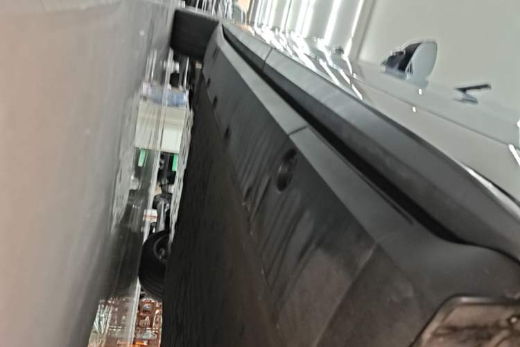 Used XPeng G7 2025 Model—702 Ultra Long Range Left Side Sill