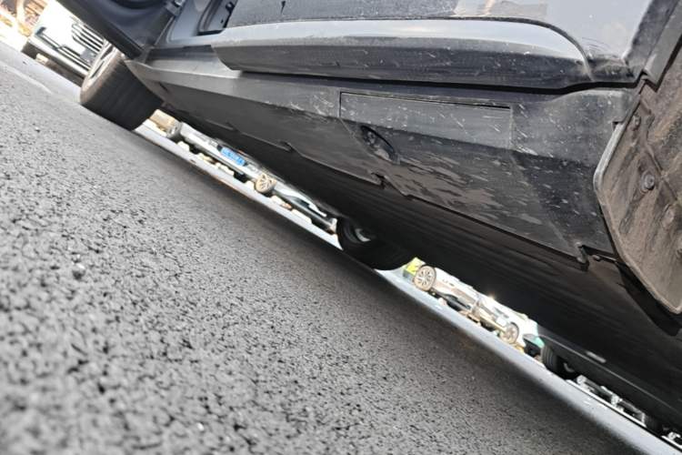 Used XPeng G7 2025 Model—702 Ultra Long Range Left Side Sill