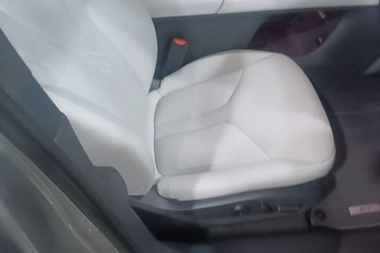 Used XPeng G7 2025 Model—602 Long Range Max Right Front Seat