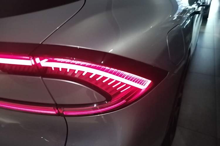 Used XPeng G7 2025 Model—702 Ultra Long Range Right Rear Taillight