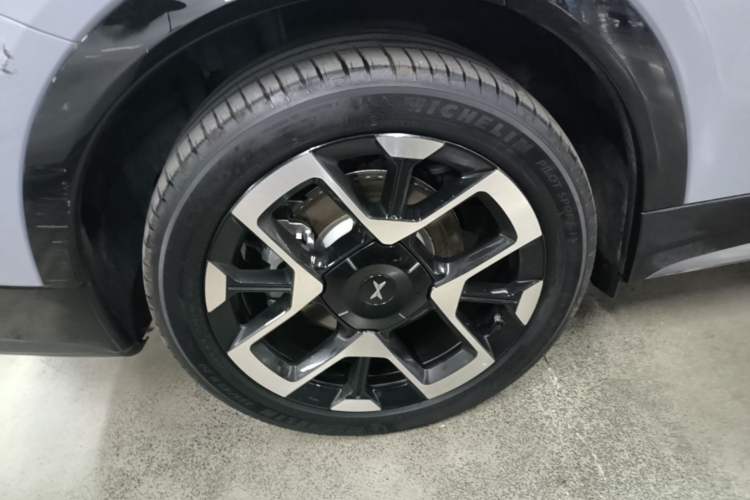 Used XPeng G7 2025 Model—702 Ultra Long Range Right Rear Wheel Hub