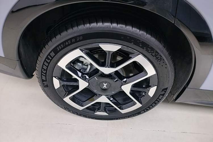 Used XPeng G7 2025 Model—702 Ultra Long Range Right Rear Wheel Hub