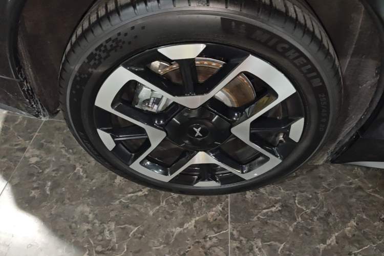 Used XPeng G7 2025 Model—702 Ultra Long Range Right Rear Wheel Hub