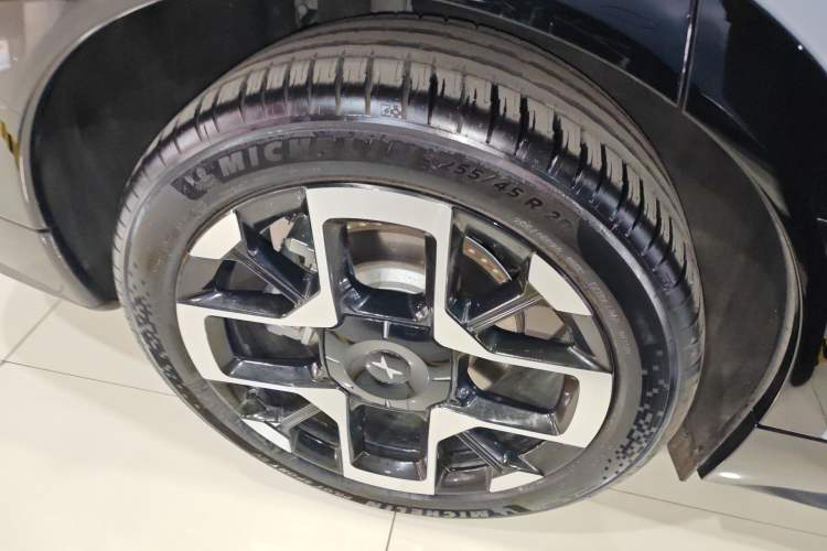 Used XPeng G7 2025 Model—702 Ultra Long Range Right Rear Wheel Hub