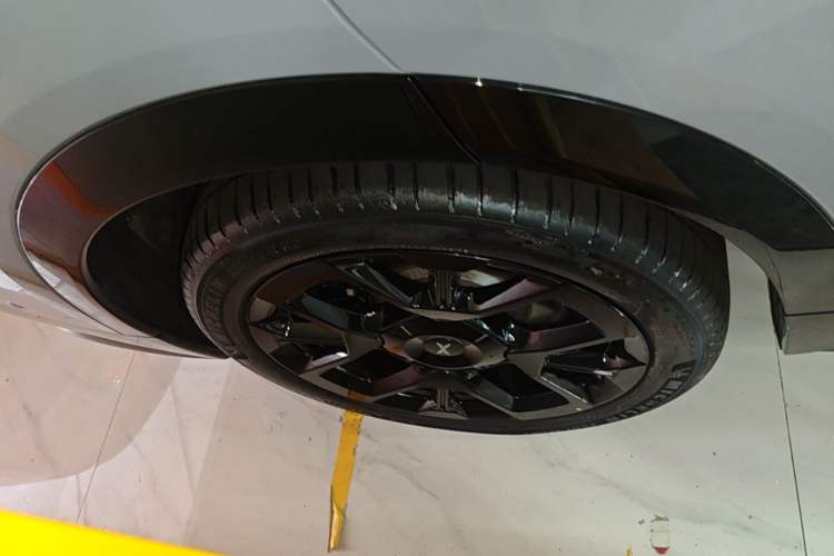 Used XPeng G7 2025 Model—702 Ultra Long Range Right Rear Wheel Hub