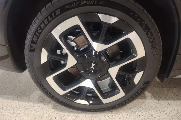 Used XPeng G7 2025 Model—702 Ultra Long Range Right Rear Wheel Hub