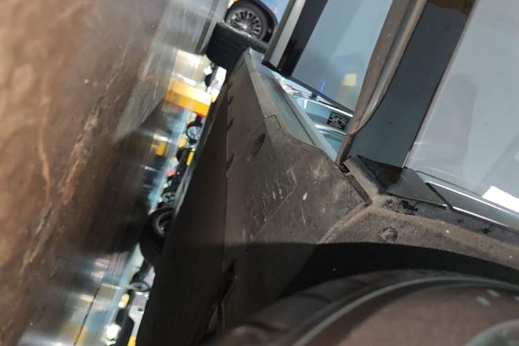 Used XPeng G7 2025 Model—702 Ultra Long Range Right Side Sill