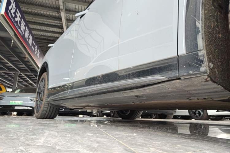 Used XPeng G7 2025 Model—702 Ultra Long Range Right Side Sill