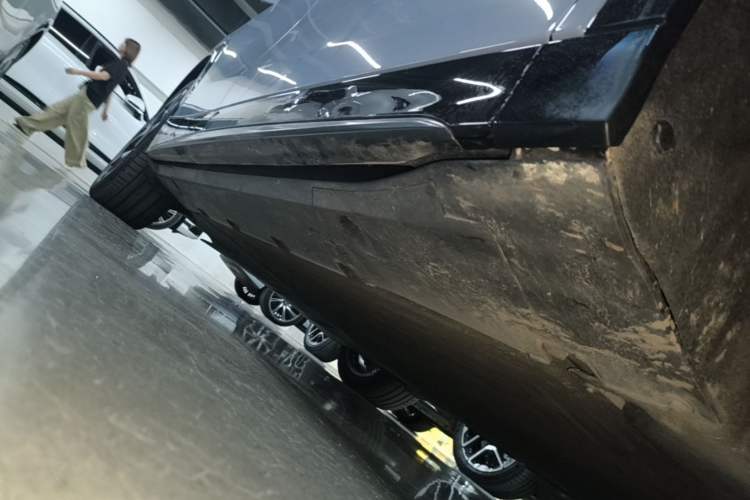 Used XPeng G7 2025 Model—702 Ultra Long Range Right Side Sill