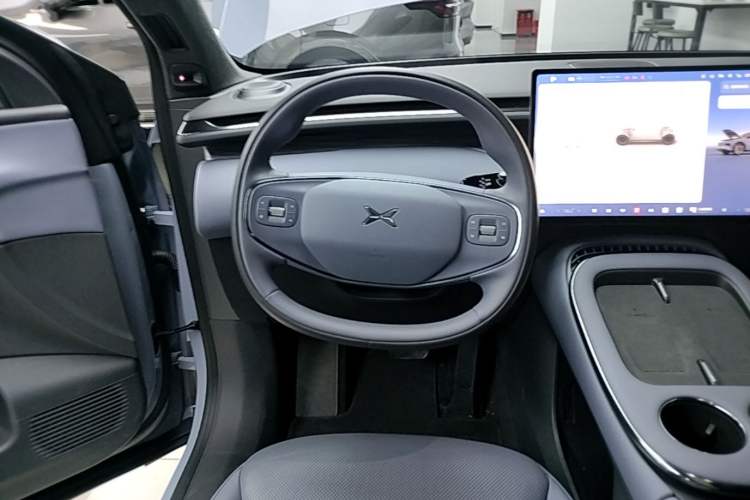 Used XPeng G7 2025 Model—702 Ultra Long Range Steering Wheel