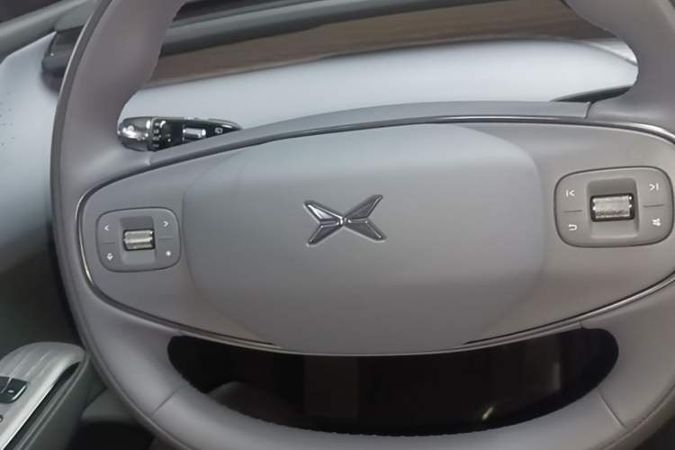 Used XPeng G7 2025 Model—702 Ultra Long Range Steering Wheel